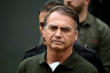 Visita inesperada: Oficial de cartório se dirige à residência de Bolsonaro após autorização de Moraes