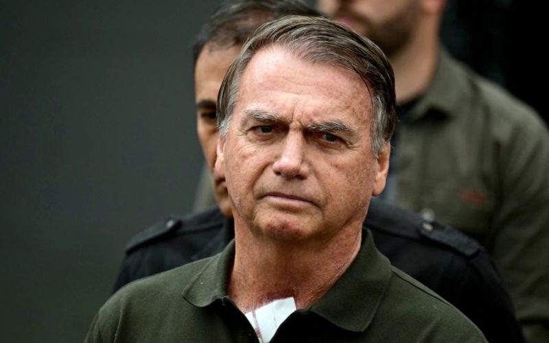 Visita inesperada: Oficial de cartório se dirige à residência de Bolsonaro após autorização de Moraes