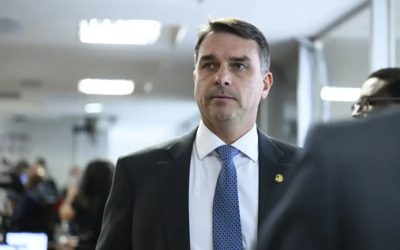 O Salão Oval de Trump se transforma no refúgio estratégico de Flávio Bolsonaro