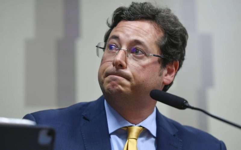 Repórter do Intercept, alvo de ataques de Bolsonaro, responde a Wajngarten com firmeza