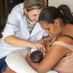 Agosto Dourado promove evento de aleitamento e conscientização sobre sono seguro