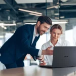 ASUS apresenta o ExpertBook B3, equipado com Intel Core Ultra e funcionalidades de IA voltadas para o mercado corporativo