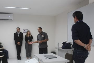Pedreiro que viralizou ao fazer a própria defesa no TRT-11 inspira alunos de Direito e ganha bolsa na FAMEC