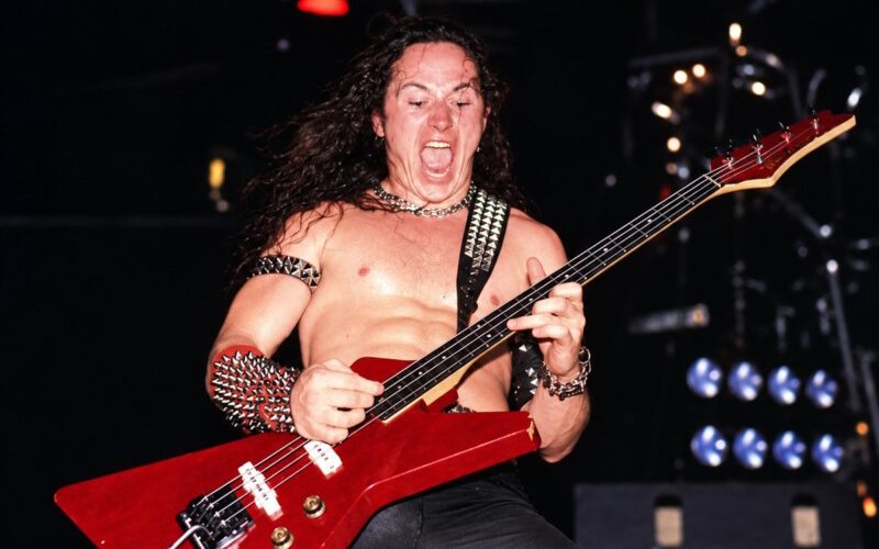 Morre aos 63 anos Cronos, icônico vocalista da banda Venom