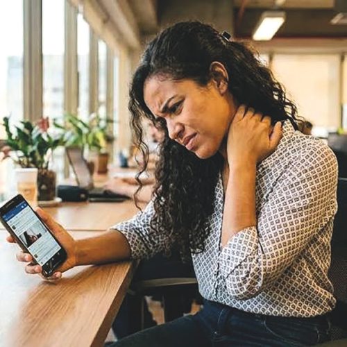 Celulares: vilões silenciosos das dores cervicais e na coluna